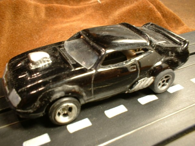 Mad Max V8 Interceptor Deluxe includes drilled posts screws